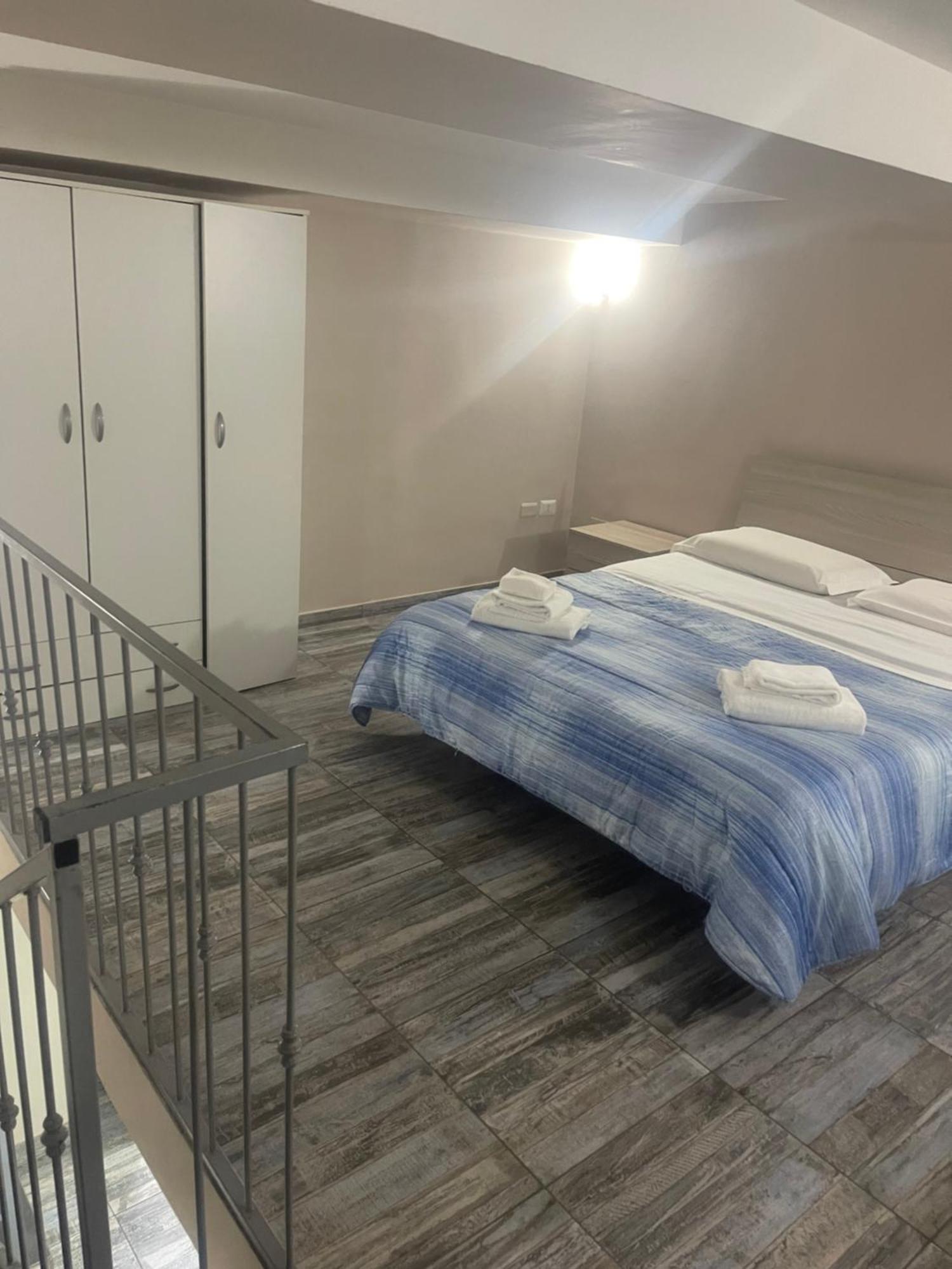 B&B Chez Moi Napoli Bagian luar foto