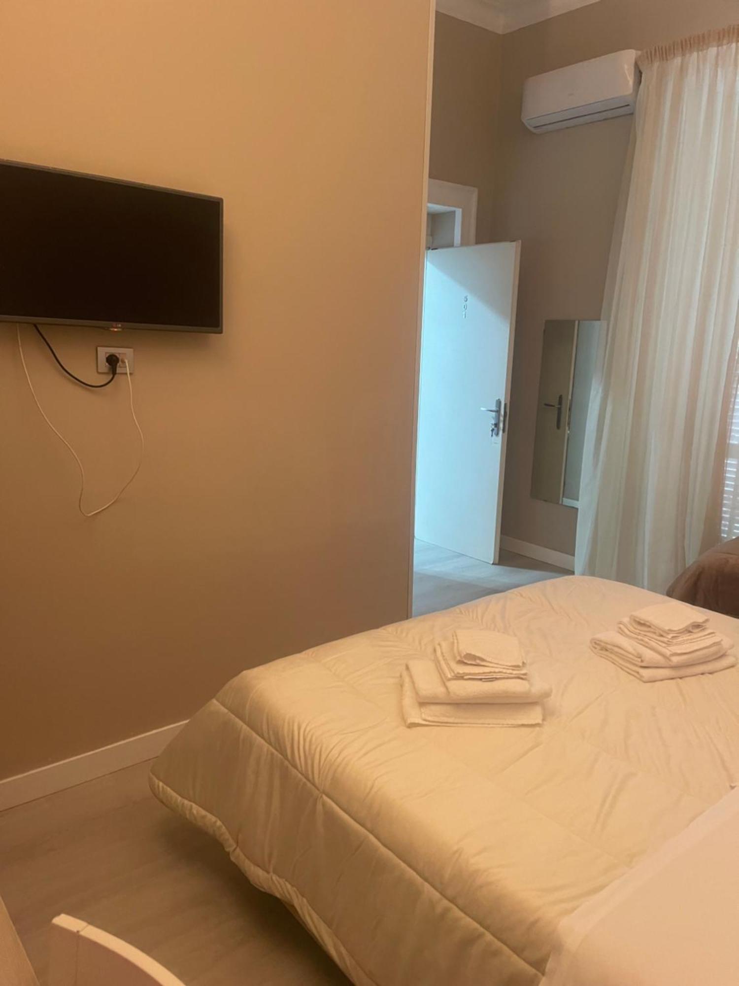 B&B Chez Moi Napoli Bagian luar foto